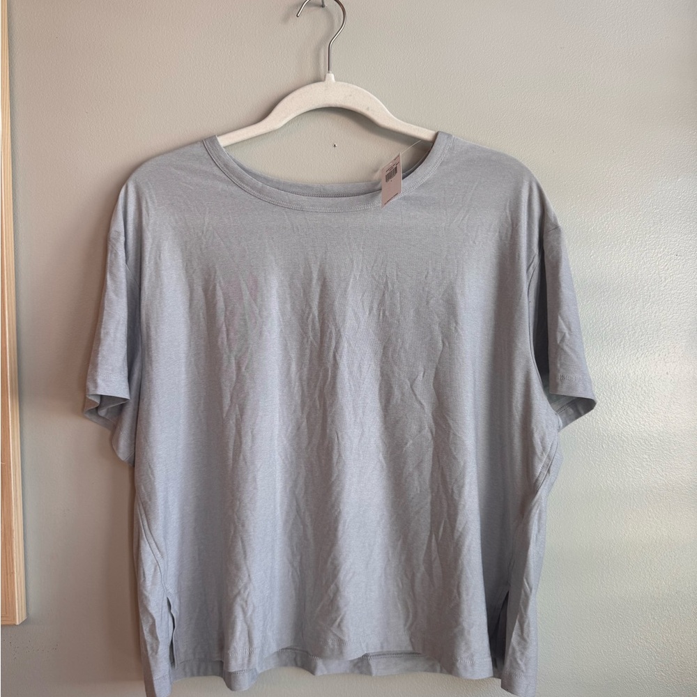 Old Navy light gray cloud motion women’s short sleeve